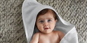 What Are the Benefits of Using a Hooded Towel for Children?
